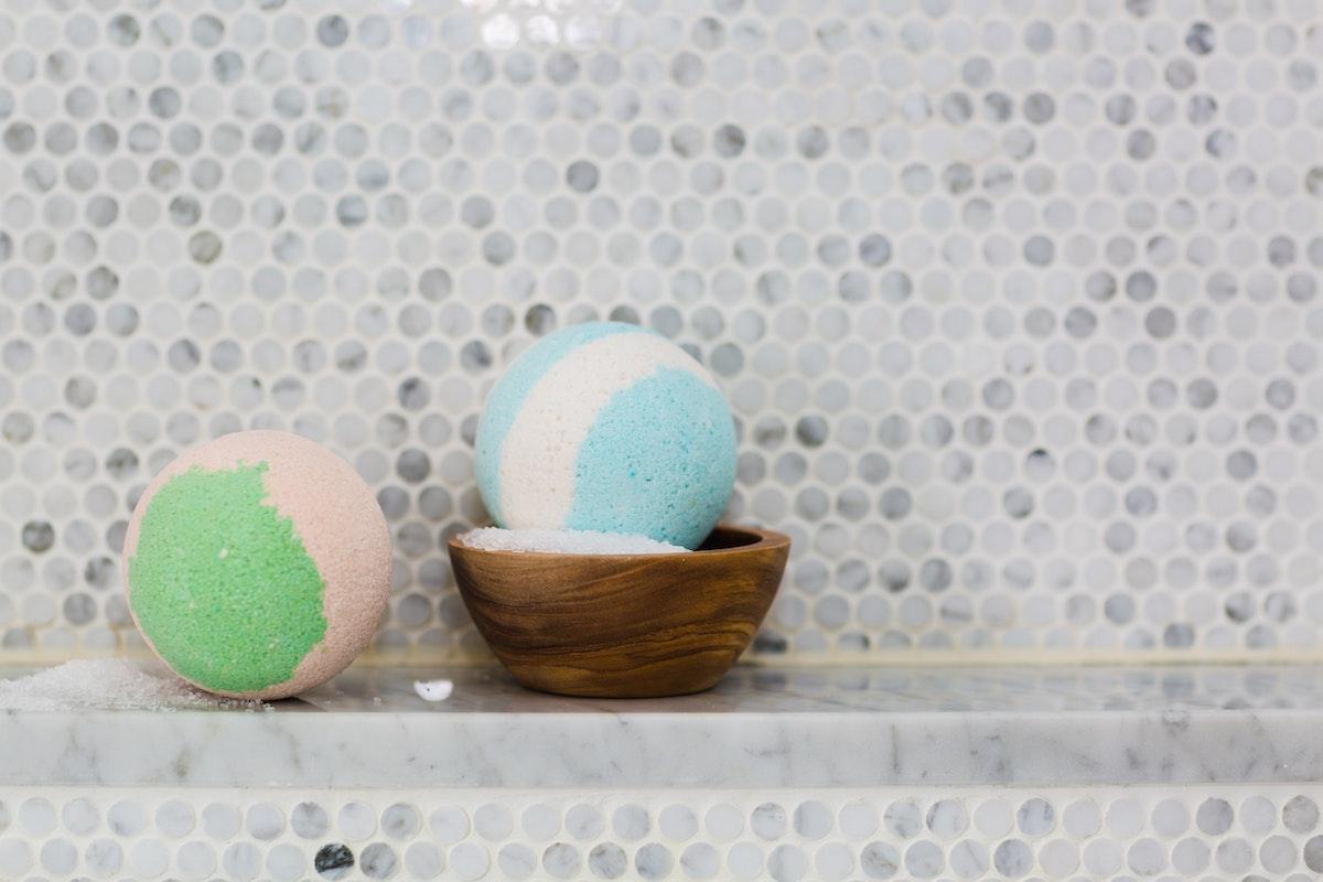 Aromatherapy Crafts for Kids: DIY Playdough and Bath Bombs - Inspire Me Naturally 
