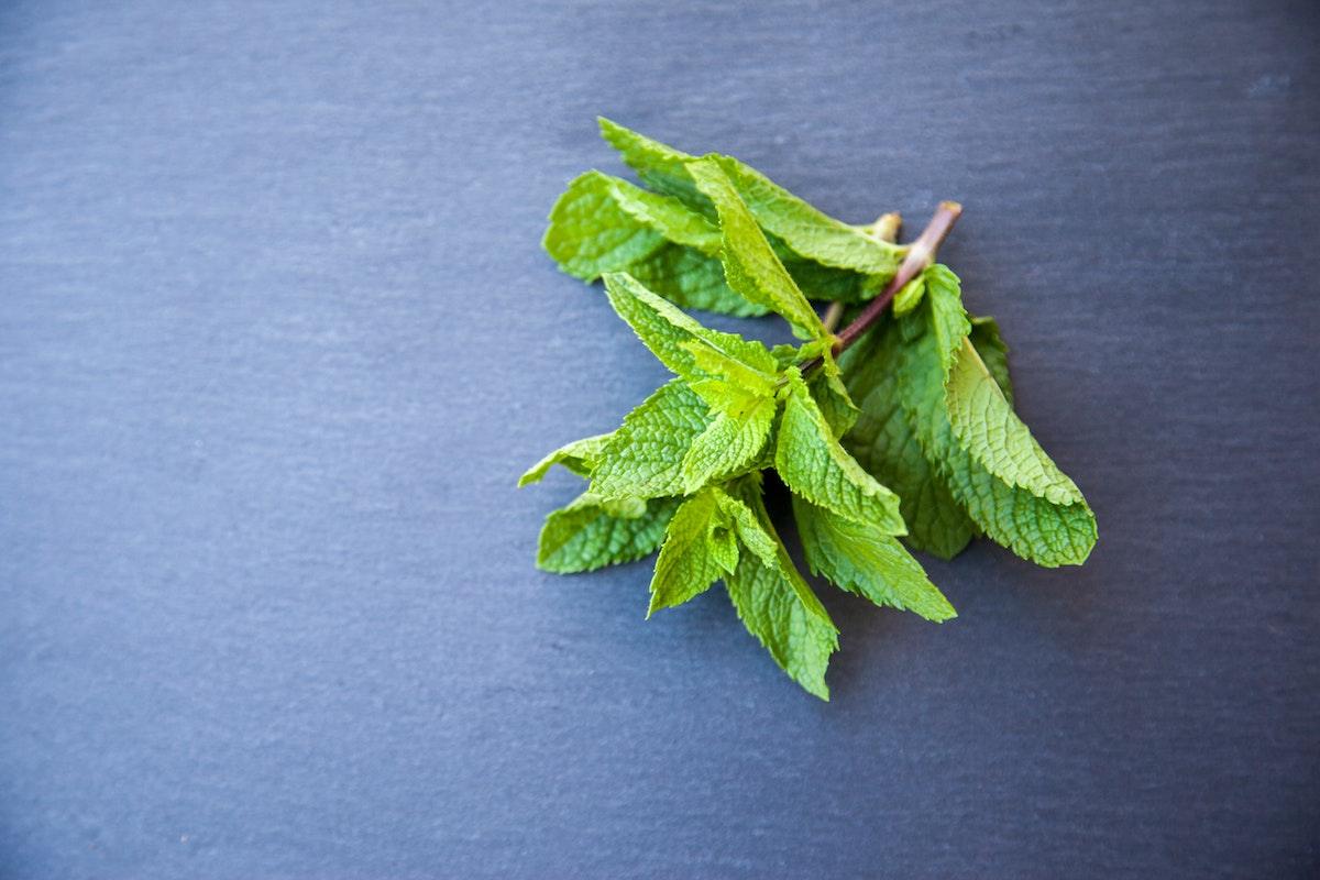 9 of the Best Ways to Use Peppermint Oil! - Inspire Me Naturally 
